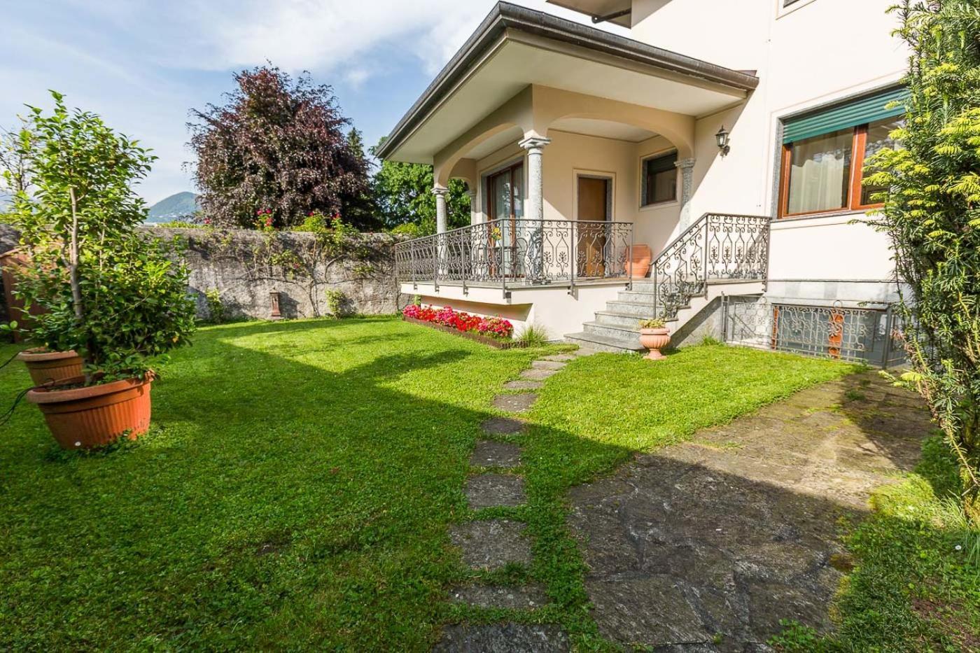 La Petite Dame - Lake Maggiore - 100 M From The Lake Verbania Exterior photo